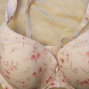 Laura Ashley light pink delicate romantic Feminine underwire lace bra 44DD
